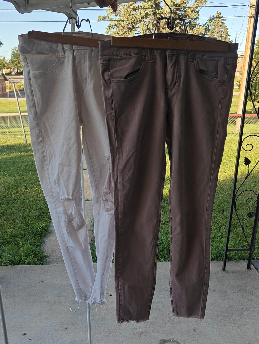 Lot Of 2 Prs American Eagle Hi Rise Jeggings Sz4 Aeo Sateen Pink White